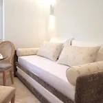 Pinia Centre Modern With Shared Bathroom *
