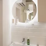 Pinia Centre Modern With Shared Bathroom Apartma
