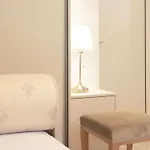 Pinia Centre Modern With Shared Bathroom