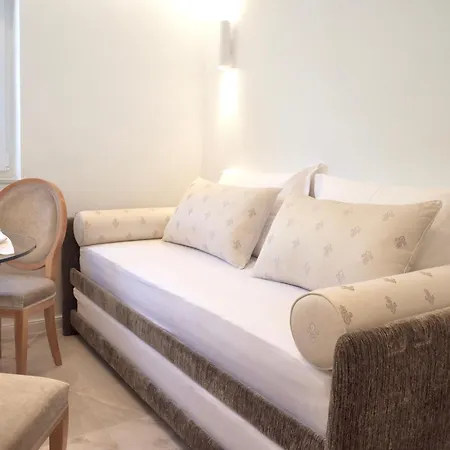 Pinia Centre Modern With Shared Bathroom *