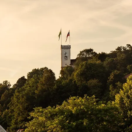 Pinia Centre Modern With Shared Bathroom Λιουμπλιάνα