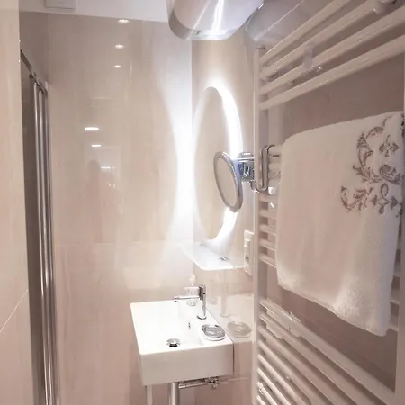 Pinia Centre Modern With Shared Bathroom Ljubljana